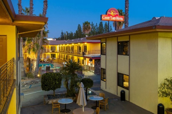 Studio City Court Yard Hotel image 15