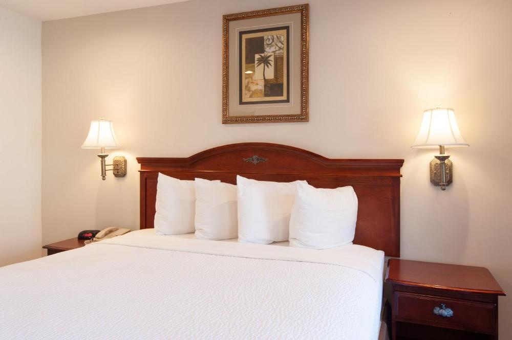 Studio City Court Yard Hotel